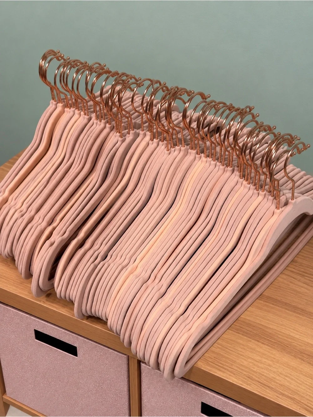 98 Blush Pink Velvet Hangers w/ Rose Gold Hooks – Non-Slip Slim Hangers